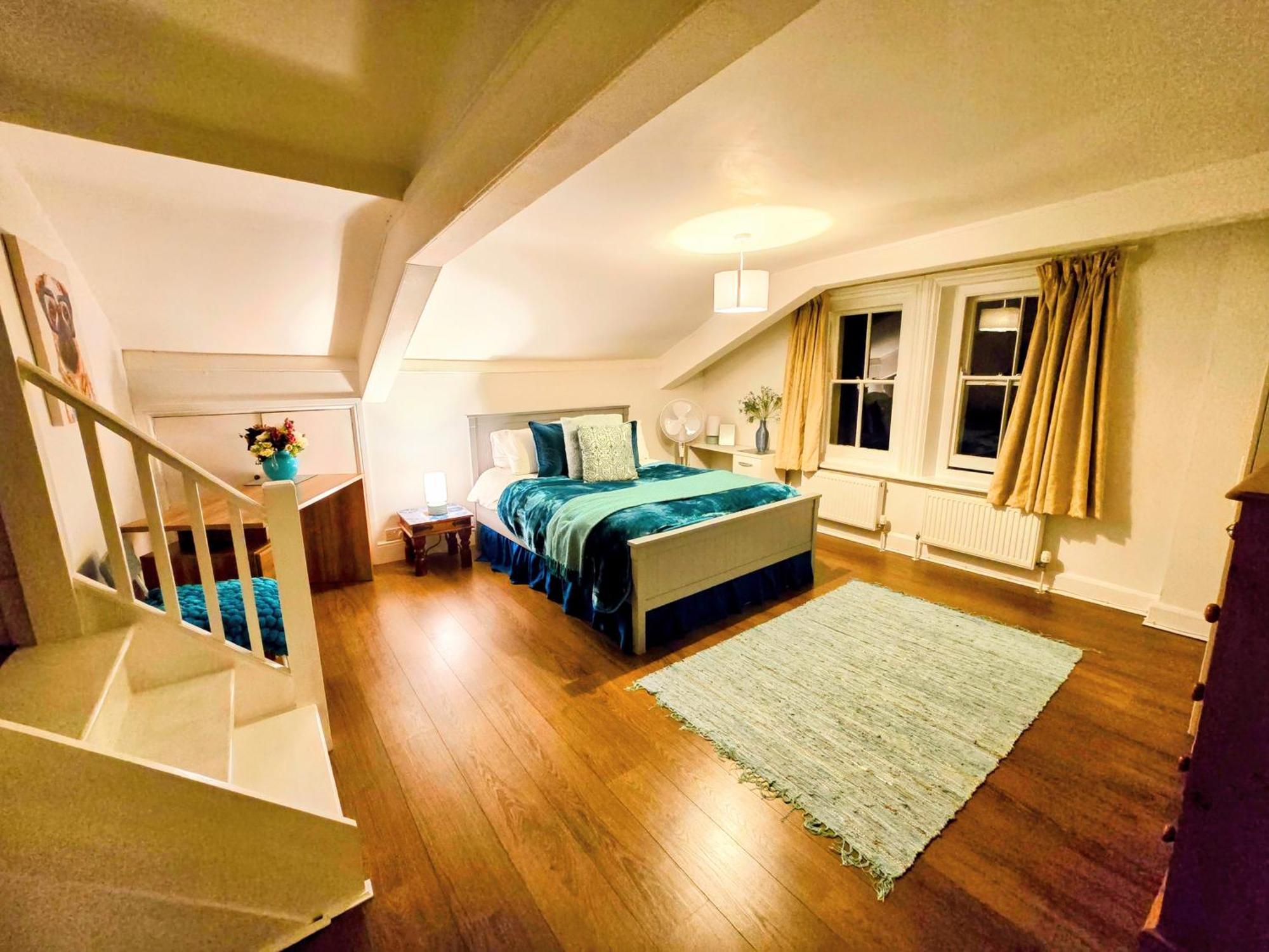 Cotswold Vip Regency Lodge Cheltenham Exterior foto